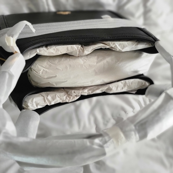 NWT Coach Kristy Hobo Shoulder Bag in Black/Gold - Picture 2 of 5